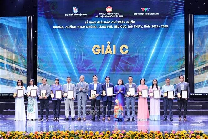 Trao giải cho các tác giả đạt giải C.