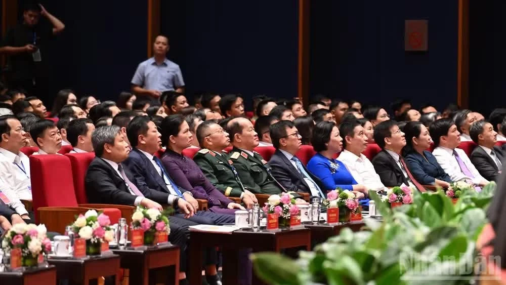 Lãnh đạo các bộ, ngành Trung ương, các đại biểu tham dự hội nghị. (Ảnh: TRẦN HẢI)