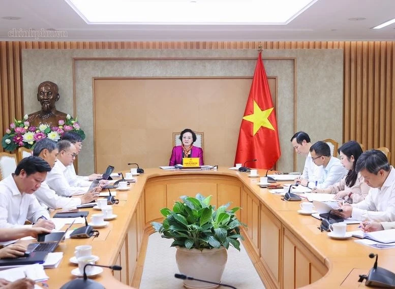 Phó Thủ tướng Phạm Thị Thanh Trà làm việc với Bộ Nội vụ về 3 nội dung: Đề án xây dựng mô hình tự quản ở cộng đồng dân cư thôn, tổ dân phố; Đề án mô hình đơn vị hành chính cấp xã mang tính hạt nhân tiêu biểu gắn với mục tiêu xây dựng cấp xã thực sự trở thành trung tâm vận hành của cơ sở và Khung tổ chức các cơ quan, đơn vị trong hệ thống hành chính nhà nước từ Trung ương đến địa phương. Ảnh: chinhphu.vn/Thu Giang