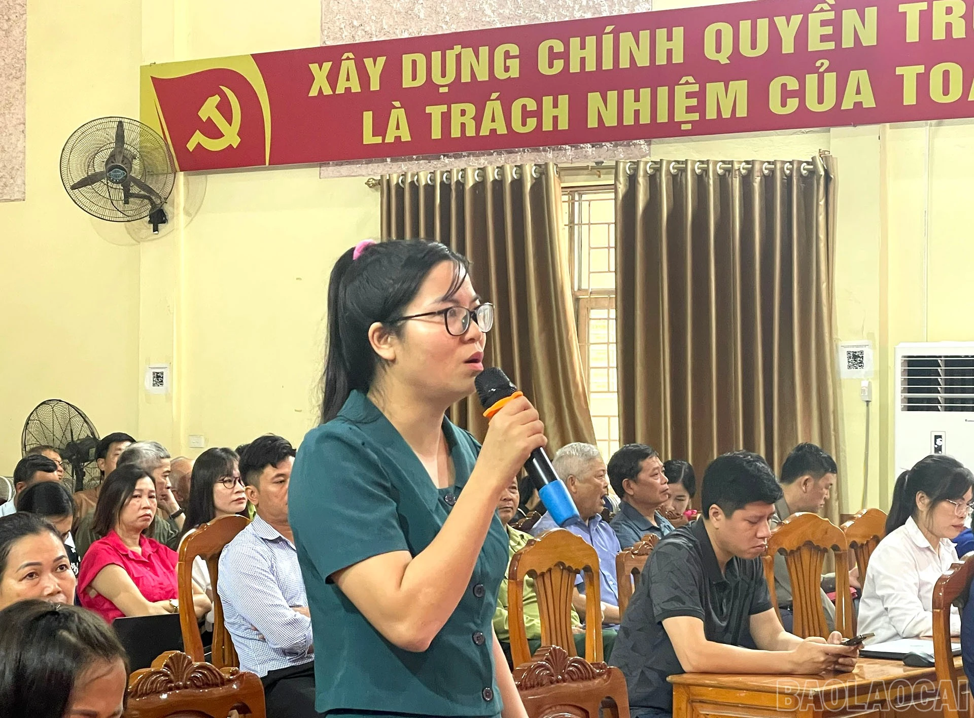 baolaocai-br_cu-tri-kien-nghi-tai-hoi-nghi.jpg