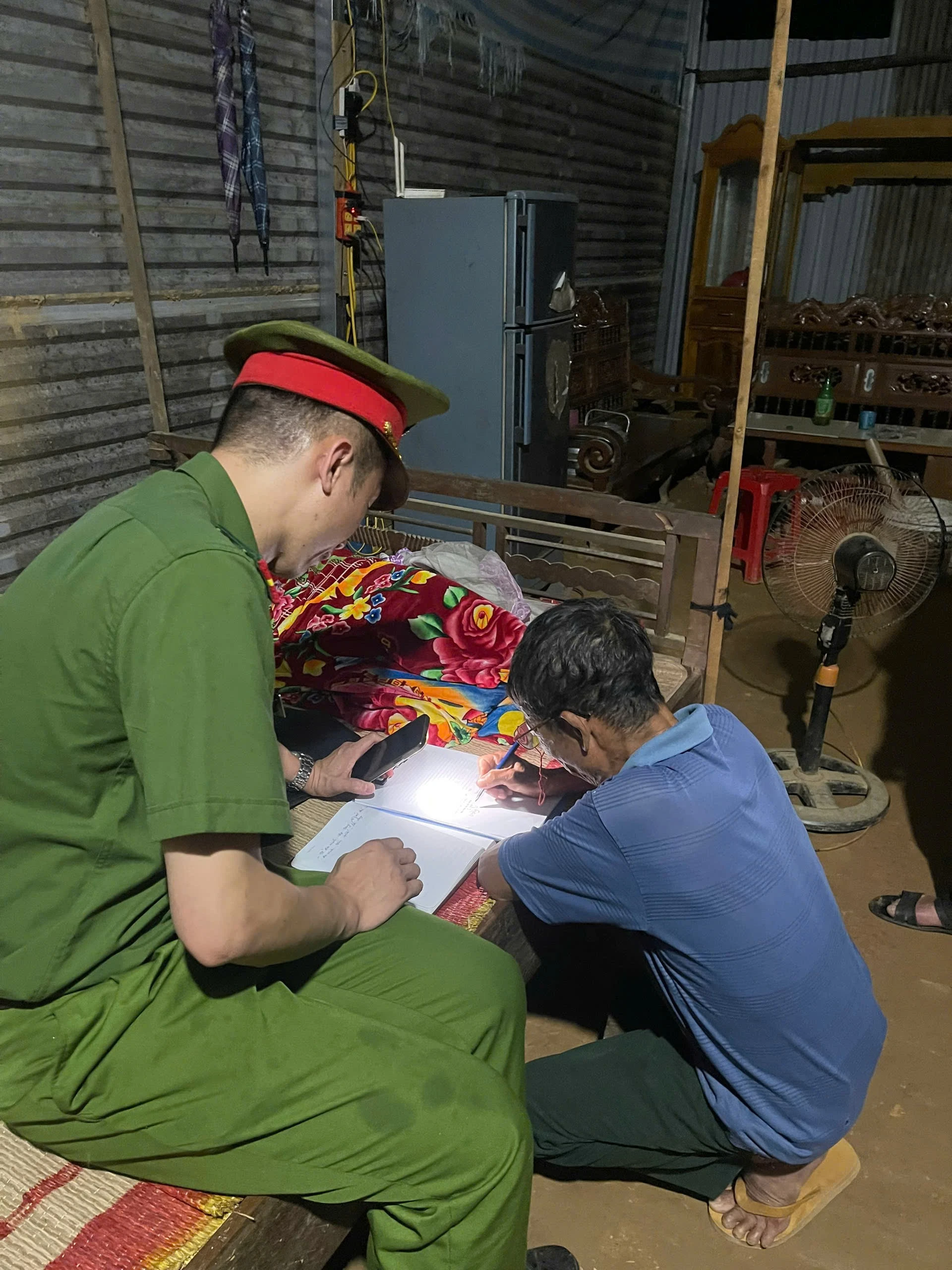 22-7-congan2.jpg