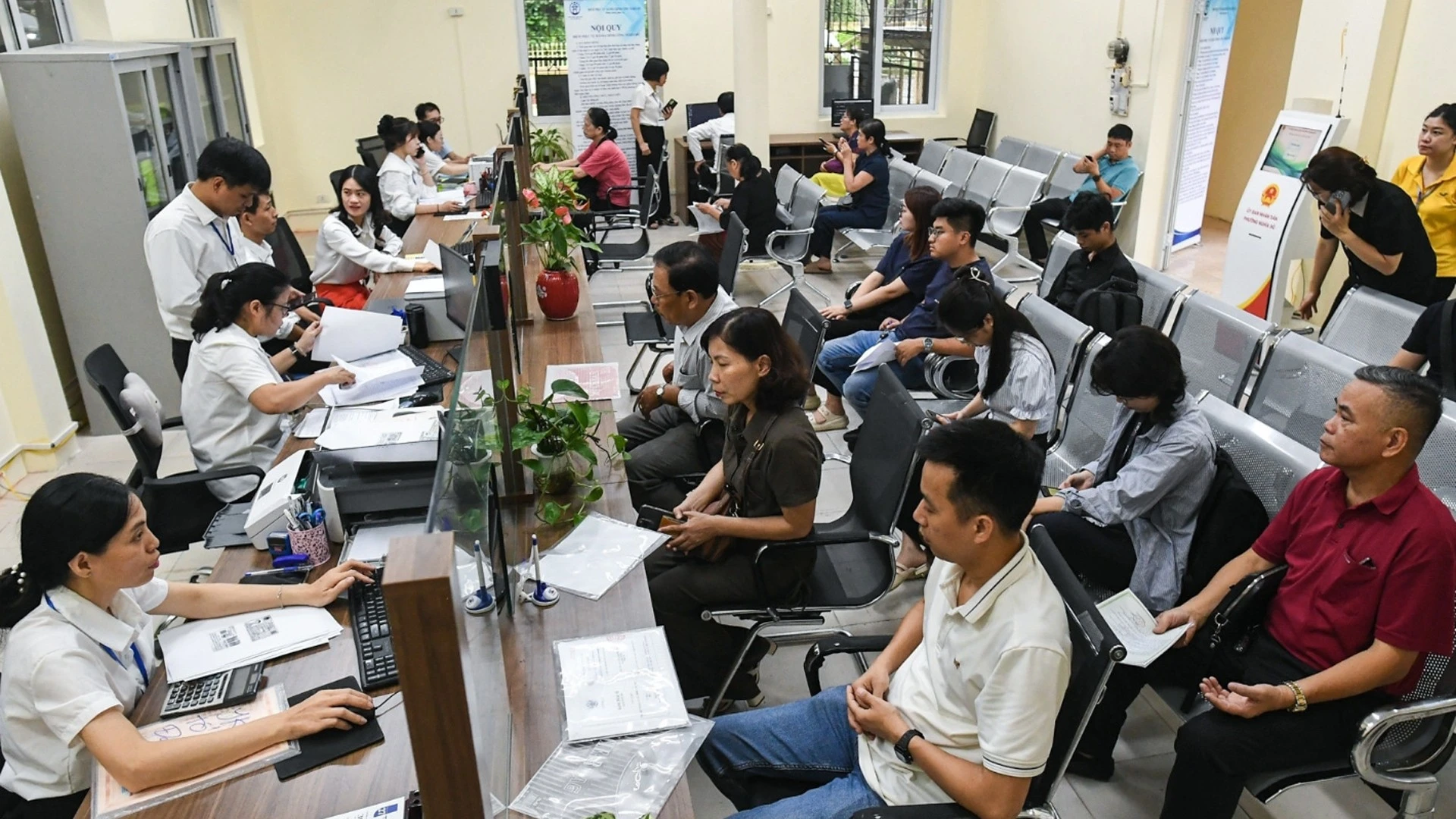 22-7-cong-chuc.jpg