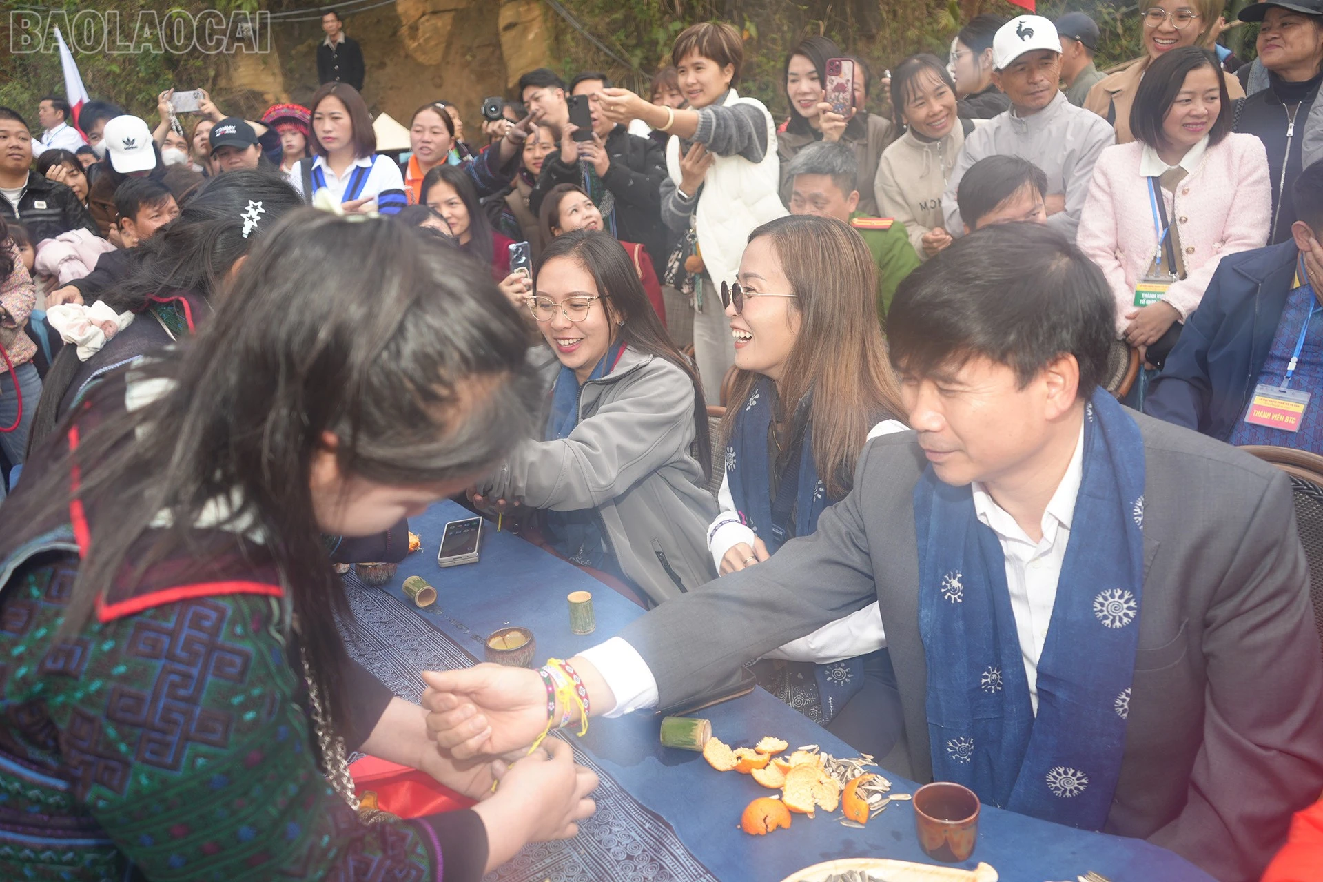 baolaocai-tl_buocchi.jpg