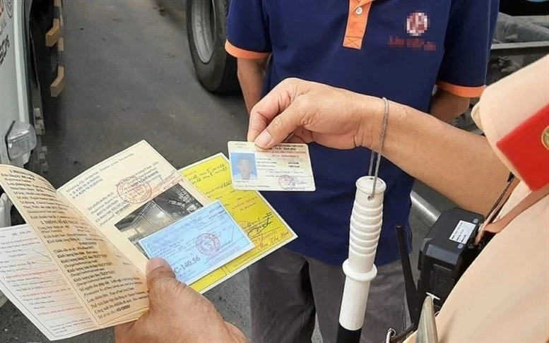 Thời gian lưu trữ dữ liệu về bồi dưỡng, kiểm tra, cấp chứng chỉ bồi dưỡng kiến thức pháp luật về giao thông đường bộ tại Sở Xây dựng tối thiểu 50 năm.