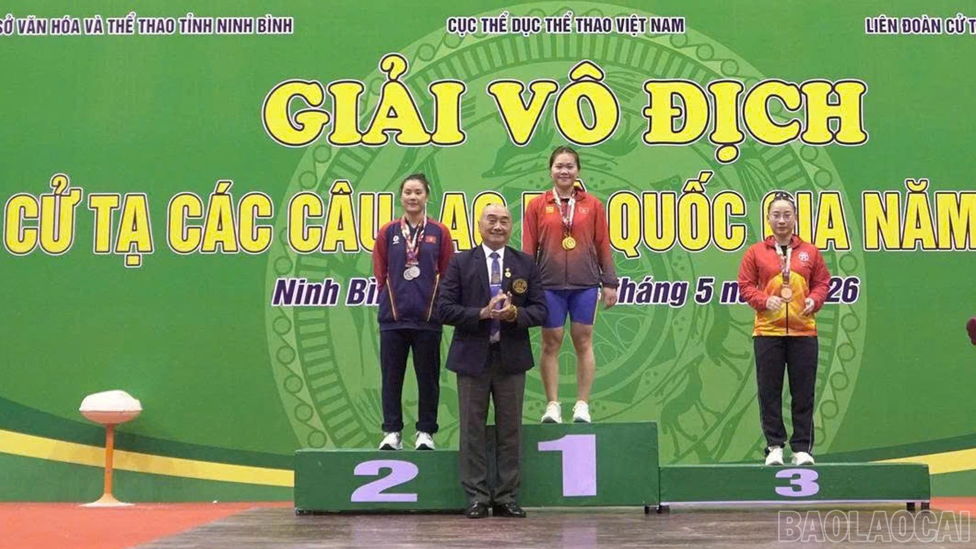 Vận động viên Quàng Thị Tâm giành 3 Huy chương Vàng ở hạng cân 58kg nữ.