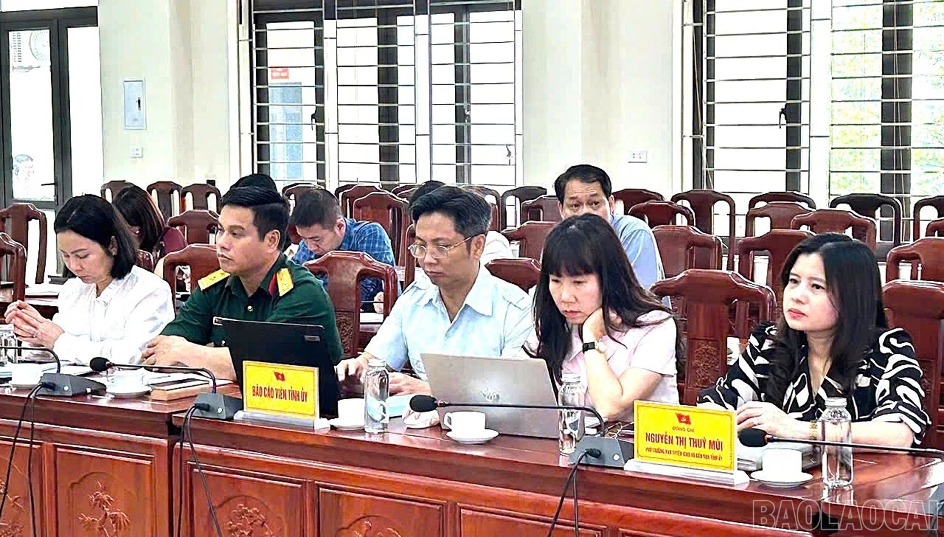 baolaocai-br_28-4-ban-danvan4.jpg