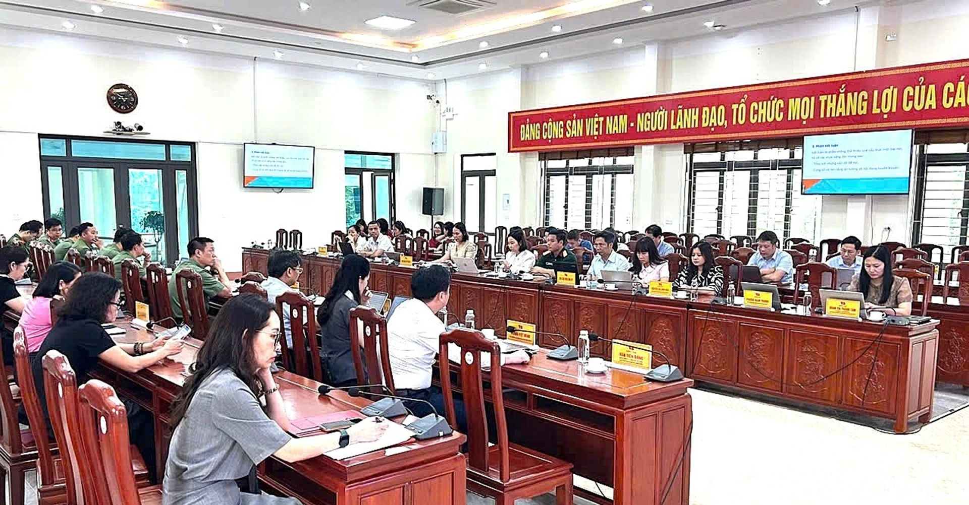 baolaocai-br_28-4-ban-danvan5.jpg