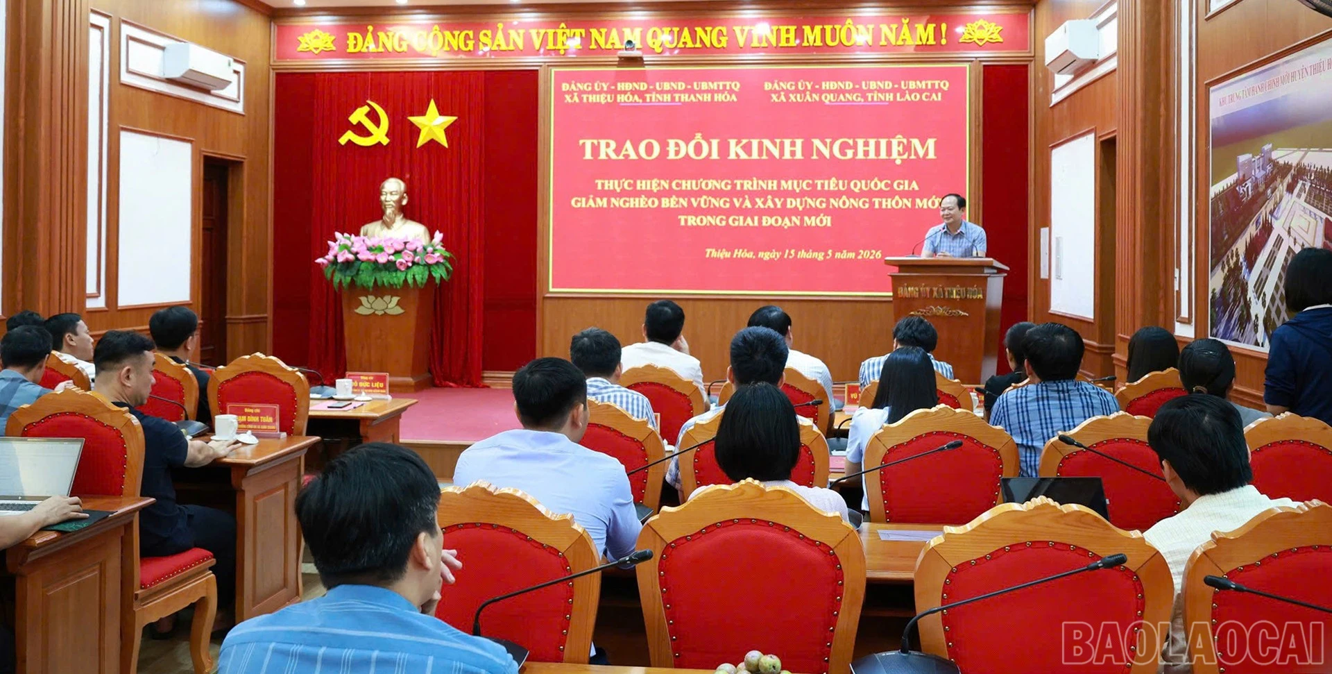 Quang cảnh buổi làm việc giữa 2 xã.