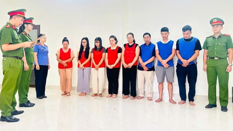 Các đối tượng tại cơ quan công an - Ảnh: Công an tỉnh Thanh Hóa
