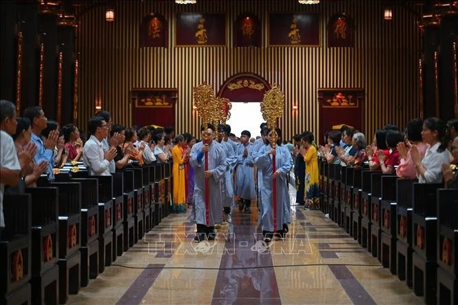 Các tăng ni, phật tử tiến hành nghi thức khai mạc Lễ hội mùa Thu Yên Tử năm 2025 - Sắc Thu thiền định.