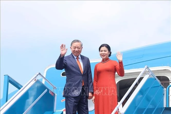 Lễ tiễn Tổng Bí thư Ban Chấp hành Trung ương Đảng Cộng sản Việt Nam Tô Lâm và Phu nhân tại sân bay quốc tế Nội Bài.