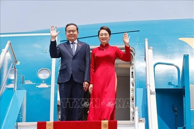 Chủ tịch Quốc hội Trần Thanh Mẫn và Phu nhân rời Hà Nội, lên đường tham dự AIPA-46 và thăm chính thức Malaysia.