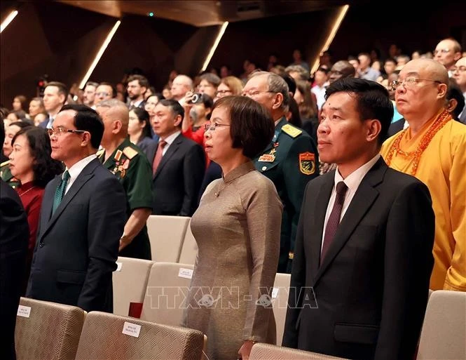 Đại biểu thực hiện nghi thức chào cờ tại Lễ kỷ niệm 81 năm Ngày Quốc khánh nước Cộng hòa xã hội chủ nghĩa Việt Nam. Ảnh: An Đăng/TTXVN