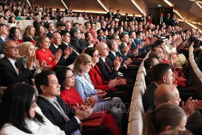 Các đại biểu khách quốc tế và trong nước tham dự buổi lễ. Ảnh: An Đăng/TTXVN