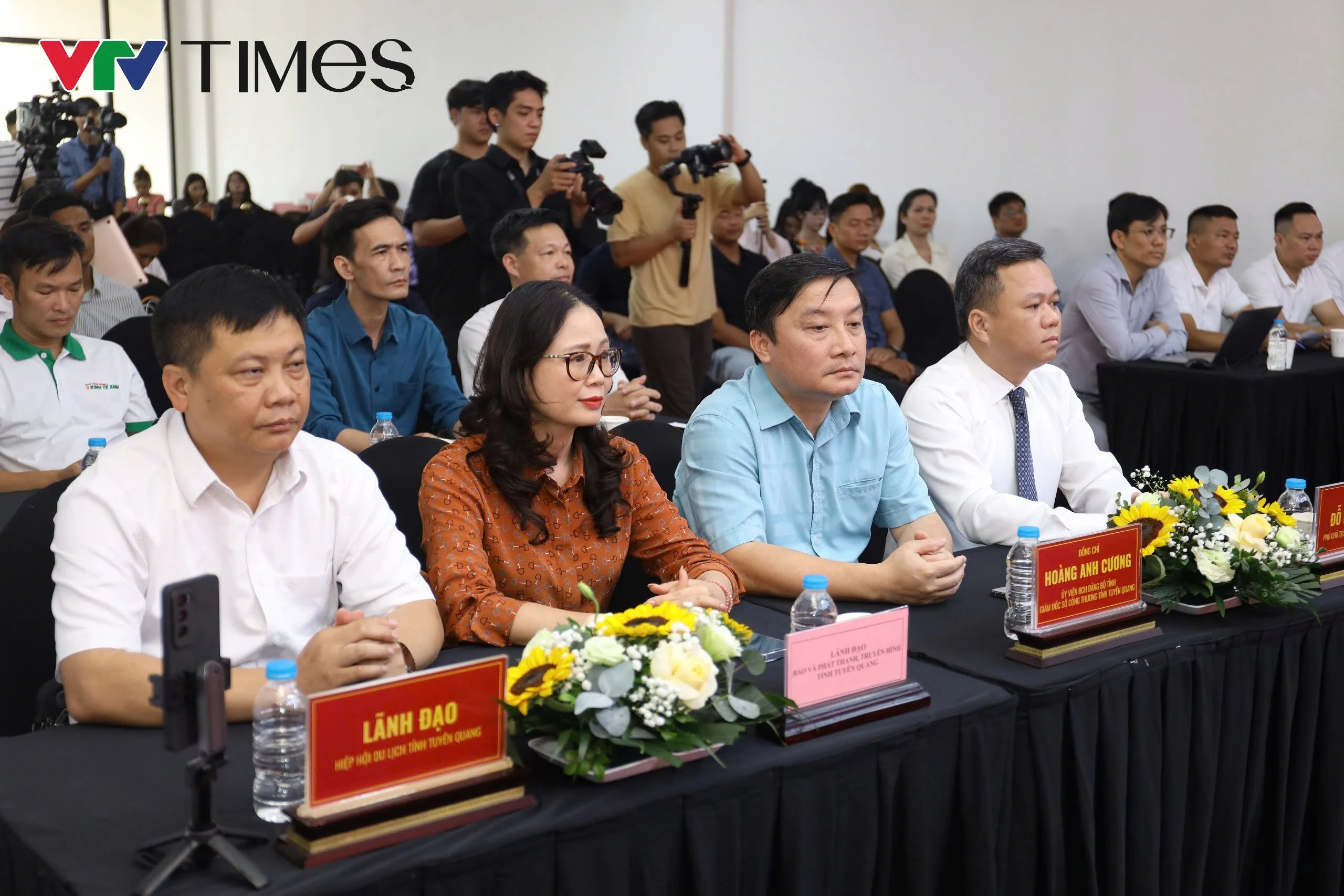 Các đại biểu tham dự họp báo. (ảnh: Phạm Minh)