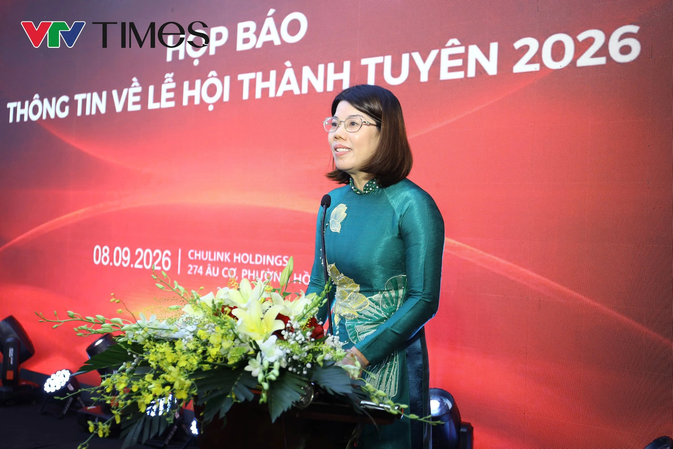 Bà Nguyễn Thị Hoài, Phó Giám đốc Sở Văn hóa, Thể thao và Du lịch tỉnh Tuyên Quang thông tin về các hoạt động trong khuôn khổ lễ hội. (ảnh: Phạm Minh)