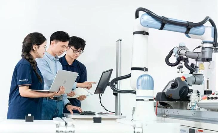 Người học không phải tự làm và nộp hồ sơ đề nghị xét hưởng hoặc tiếp tục hưởng học bổng. Ảnh: MOET