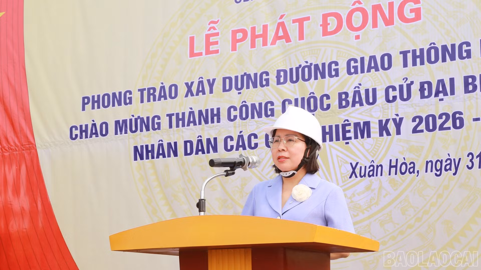 Đồng chí Lý Thị Vinh - Ủy viên Ban Thường vụ Tỉnh ủy, Bí thư Đảng ủy, Chủ tịch HĐND xã Bảo Thắng phát biểu tại buổi lễ.
