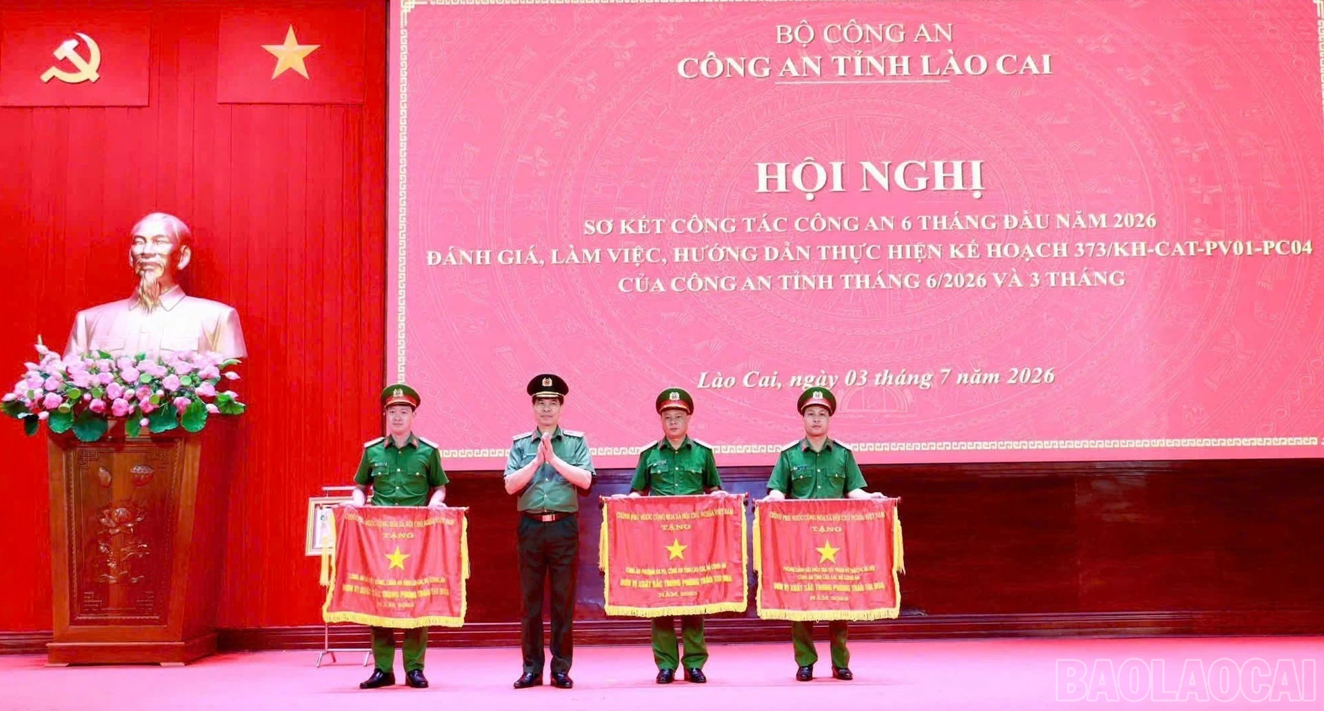 baolaocai-br_dong-chi-trinh-quoc-hung-truong-cong-an-xa-viet-hong-nhan-co-thi-cua-chinh-phu.jpg