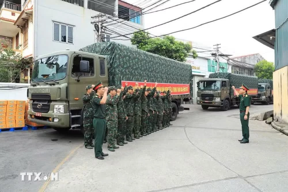 Lực lượng Hậu cần - Kỹ thuật chuẩn bị hàng hóa, lương thực, thực phẩm chuẩn bị lên đường sang Venezuela.