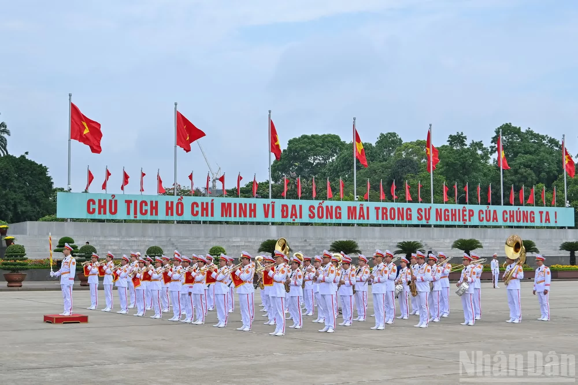 Đoàn Quân nhạc thực hiện nghi thức tại buổi lễ trên Quảng trường Ba Đình.
