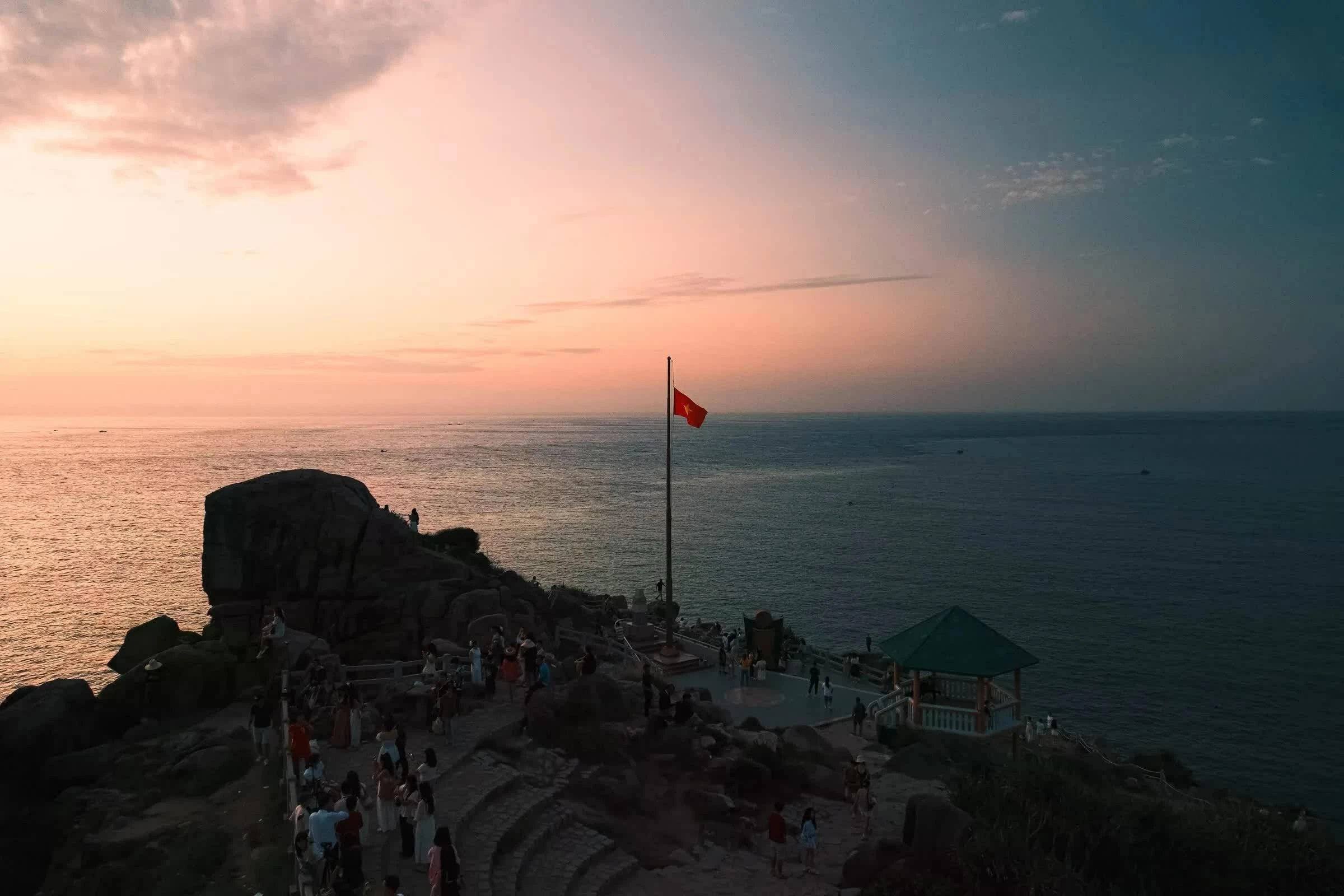Bình Minh ở Mũi Điện. (Ảnh: Quang Anh)