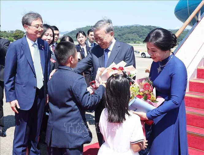 Tổng Bí thư Tô Lâm và Phu nhân đến thủ đô Seoul, bắt đầu chuyến thăm cấp Nhà nước tới Hàn Quốc.