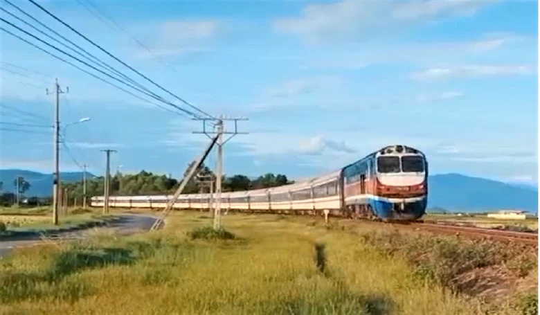 Đường sắt áp dụng nhiều chính sách ưu đãi, giảm giá vé đến 40% trên chuyến tàu, cung chặng ngắn tuyến Bắc - Nam (Ảnh: minh họa).