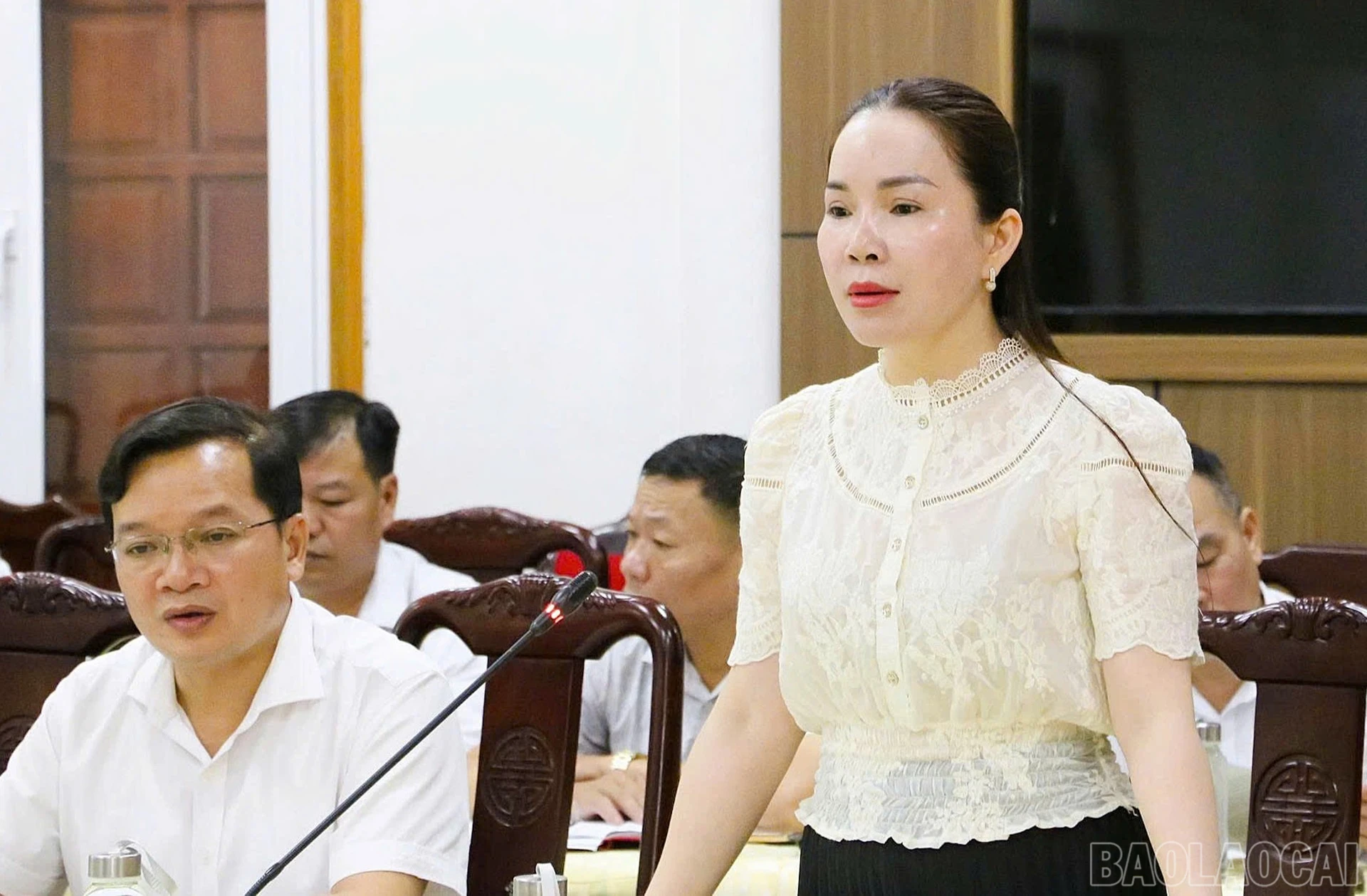 Đồng chí Lò Thị Ánh Nguyệt - Phó Bí thư Thường trực Đảng ủy phường phát biểu tại buổi làm việc.