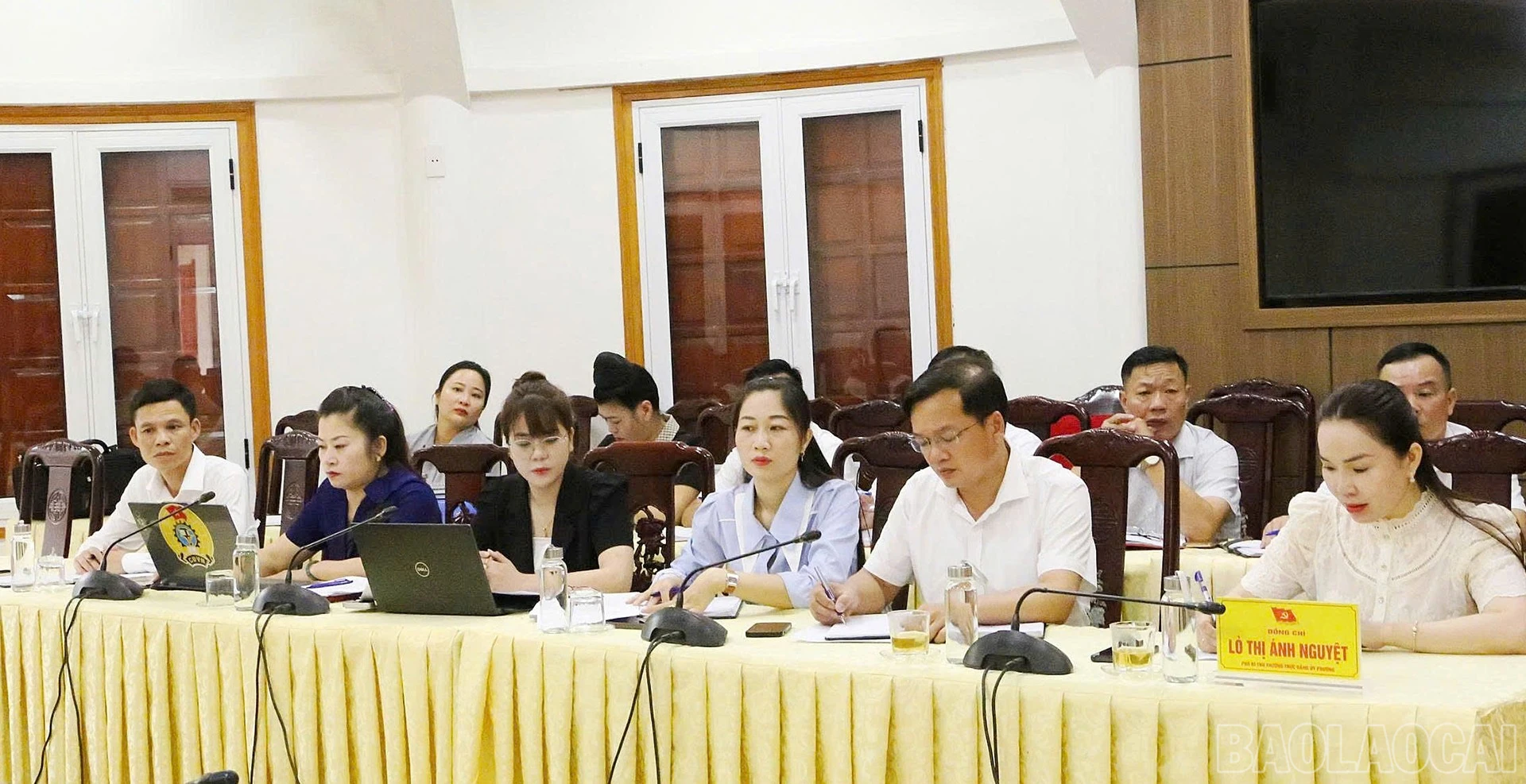 Các đại biểu dự buổi làm việc.