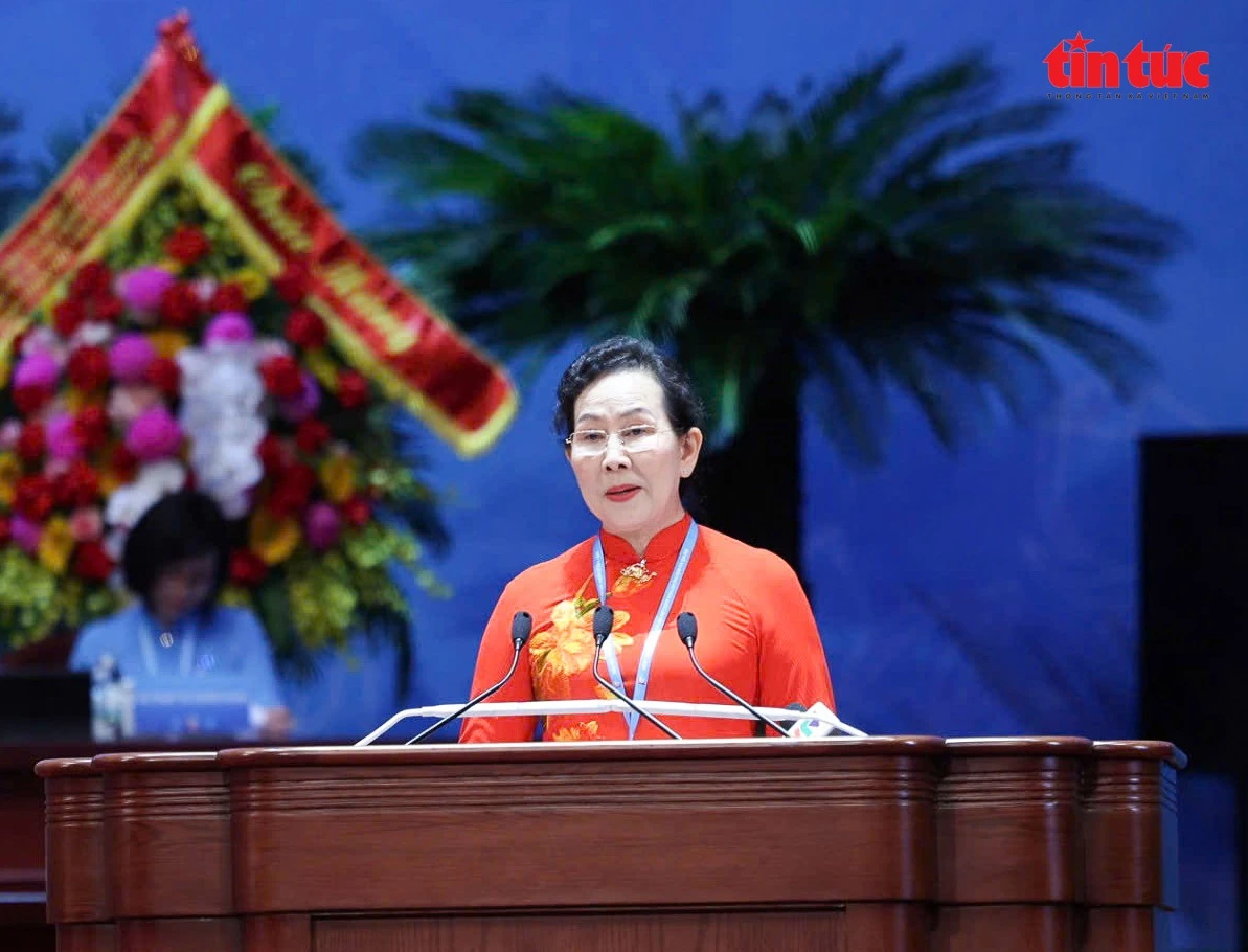 Bà Lê Thị Thủy, Chủ tịch Hội Liên hiệp Phụ nữ Việt Nam phát biểu nhận nhiệm vụ.