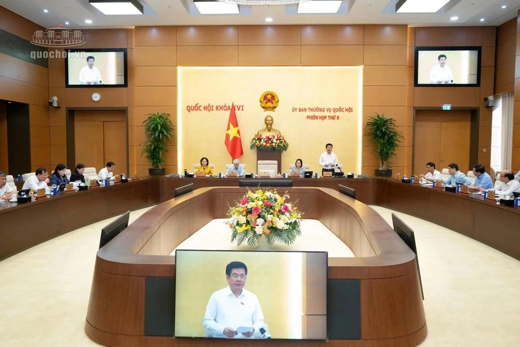 Phiên họp Ủy ban Thường vụ Quốc hội sáng 21/9 (Ảnh: Quốc hội).