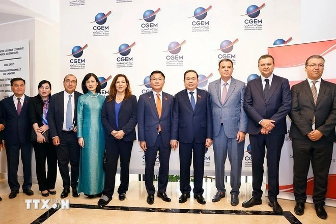 Chủ tịch Quốc hội Trần Thanh Mẫn với các đại biểu.