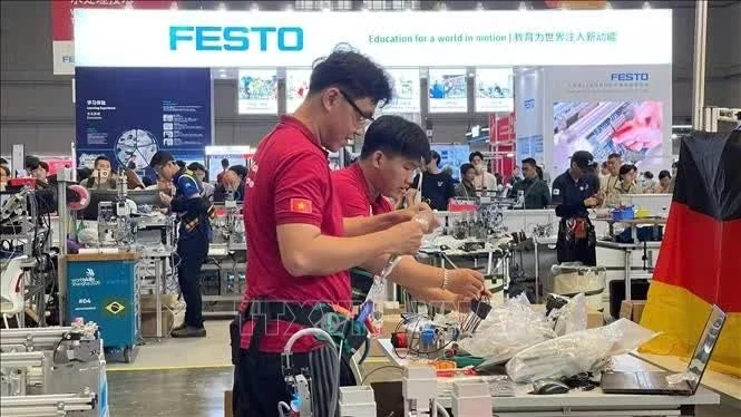 Nhiều thí sinh Việt Nam đã đạt mức điểm tiệm cận 700 (mức đoạt Huy chương Kỹ năng nghề xuất sắc) tại kỳ thi Kỹ năng nghề thế giới lần thứ 48 diễn ra ở Thượng Hải (Trung Quốc).