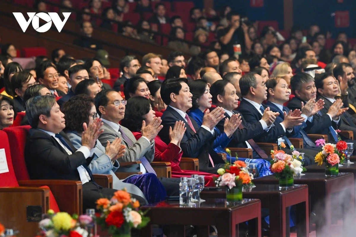 Các đại biểu dự chương trình.