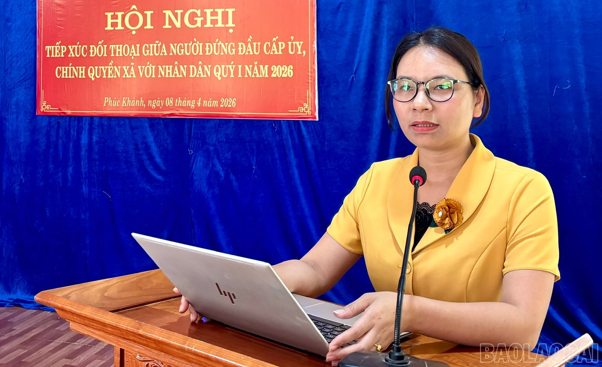 Chủ tịch UBND xã Phúc Khánh Trịnh Thị Duyên phát biểu ý kiến tiếp thu, giải trình các ý kiến của người dân tại hội nghị.