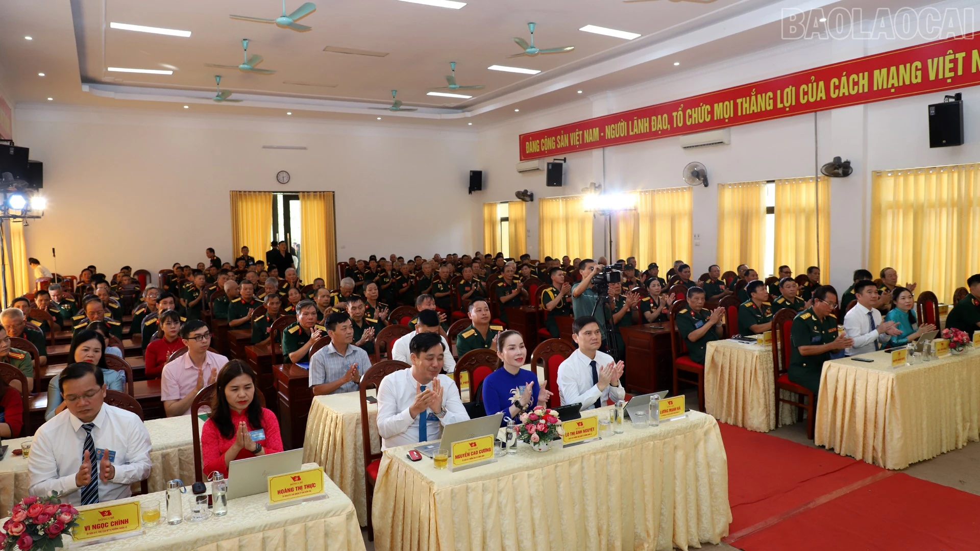 Các đại biểu dự đại hội.