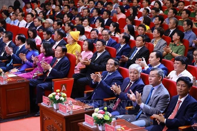 Thủ tướng Phạm Minh Chính và các đại biểu dự Lễ trao Giải Báo chí toàn quốc phòng, chống tham nhũng, lãng phí, tiêu cực lần thứ 5.