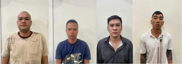 Từ trái qua phải: 4 đối tượng Tùng, Trường, Vinh, Sơn tại cơ quan công an.