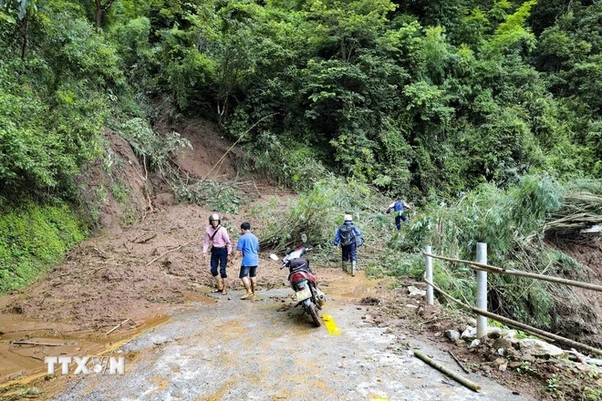 Nhiều điểm sạt lở nghiêm trọng.