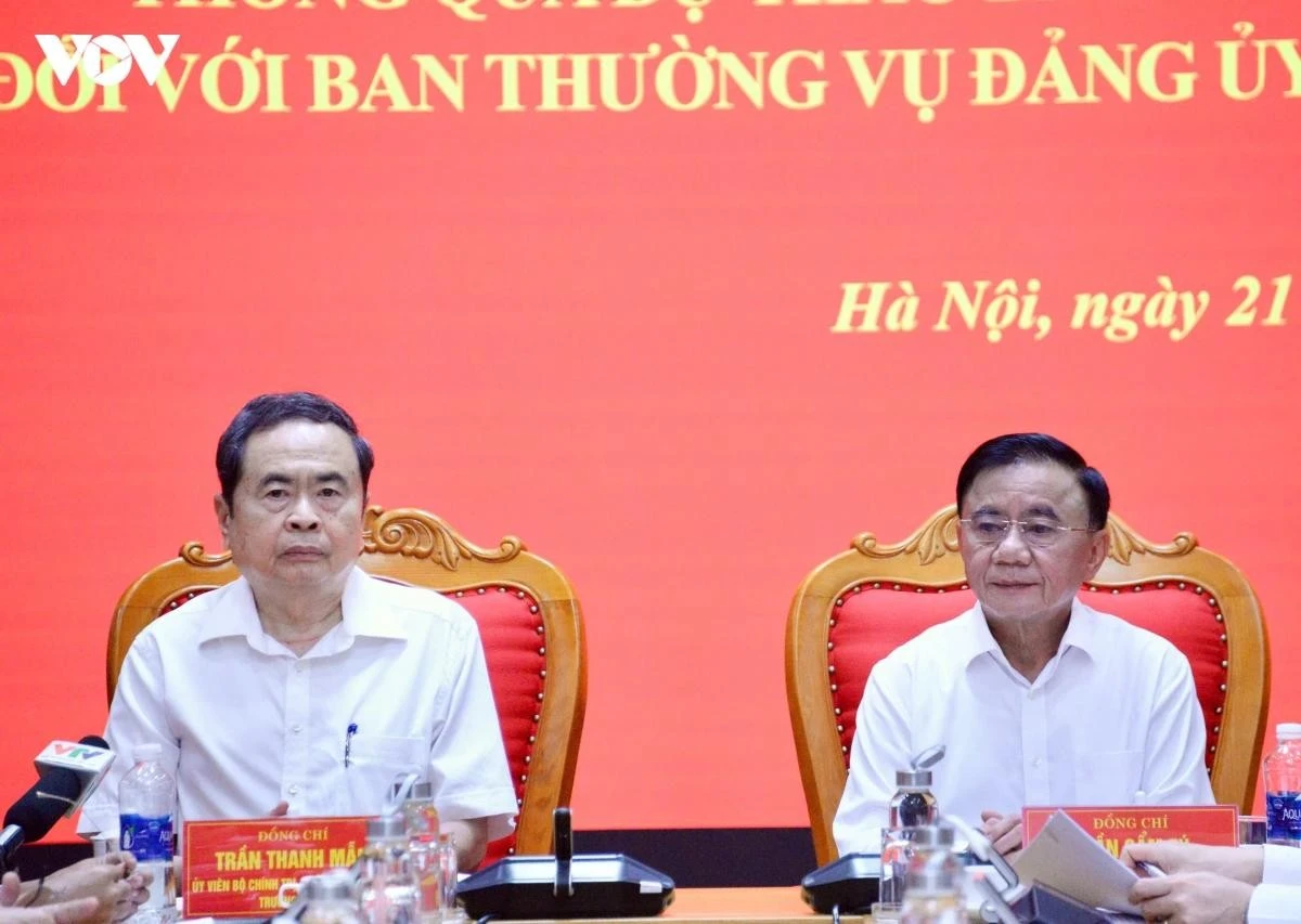 Chủ tịch Quốc hội Trần Thanh Mẫn và Thường trực Ban Bí thư Trần Cẩm Tú tại hội nghị.