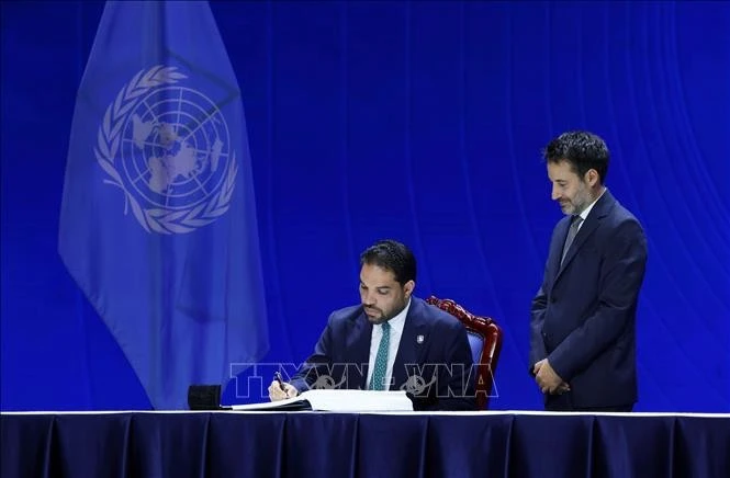 Đại diện Libya ký Công ước của Liên hợp quốc về Chống tội phạm mạng.