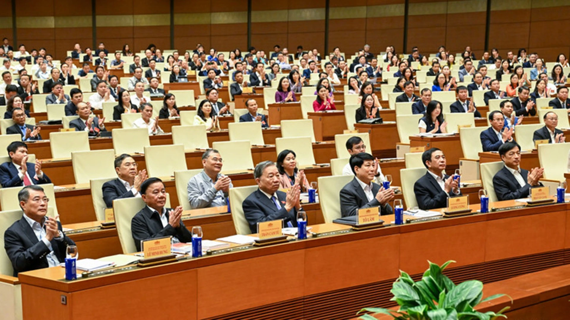 Tổng Bí thư Tô Lâm, Chủ tịch nước Lương Cường, Thường trực Ban Bí thư Trần Cẩm Tú và các đại biểu dự hội nghị.