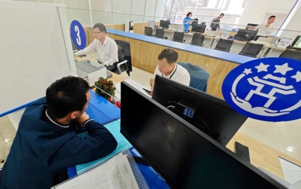 Nhờ dữ liệu, chuyển đổi số, các trung tâm hành chính công của chính quyền hai cấp hoạt động hiệu quả phục vụ nhân dân, doanh nghiệp.