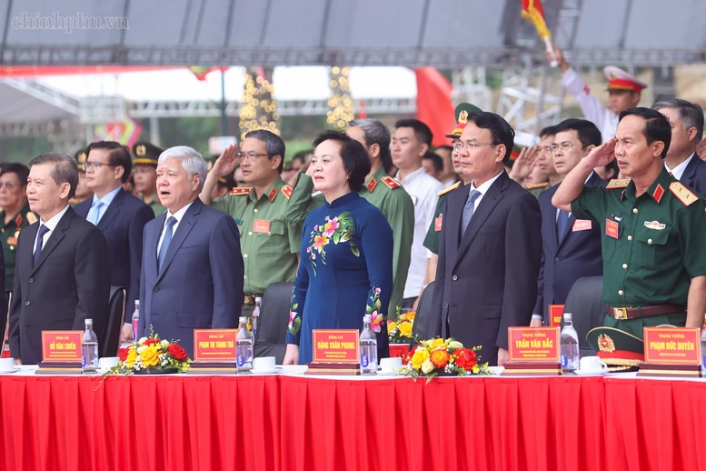 Các đồng chí lãnh đạo Đảng, Nhà nước, Mặt trận Tổ quốc Việt Nam và các ban, bộ, ngành Trung ương dự Lễ Kỷ niệm - Ảnh: chinhphu.vn/Nhật Bắc