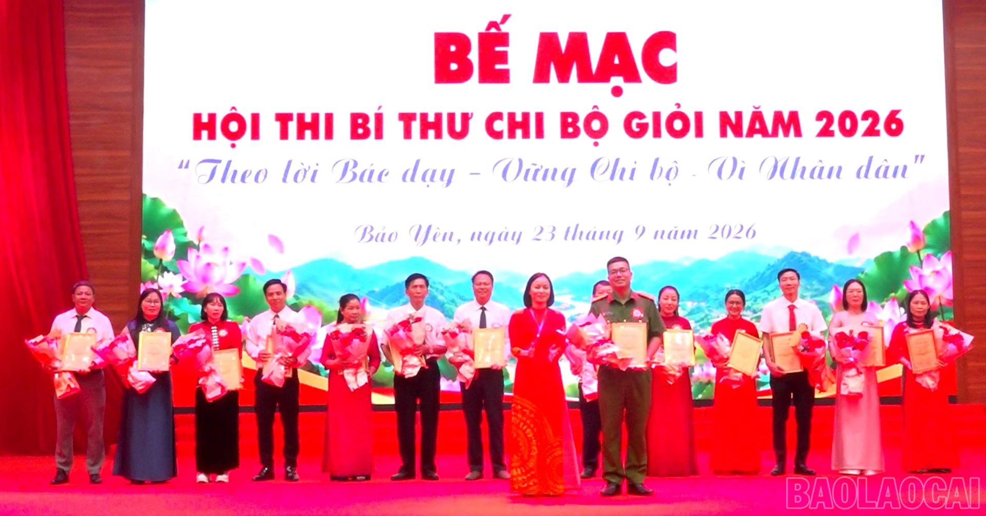 baolaocai-br_ban-to-chuc-trao-gia-nhat-cho-thi-sinh-suat-sac.jpg
