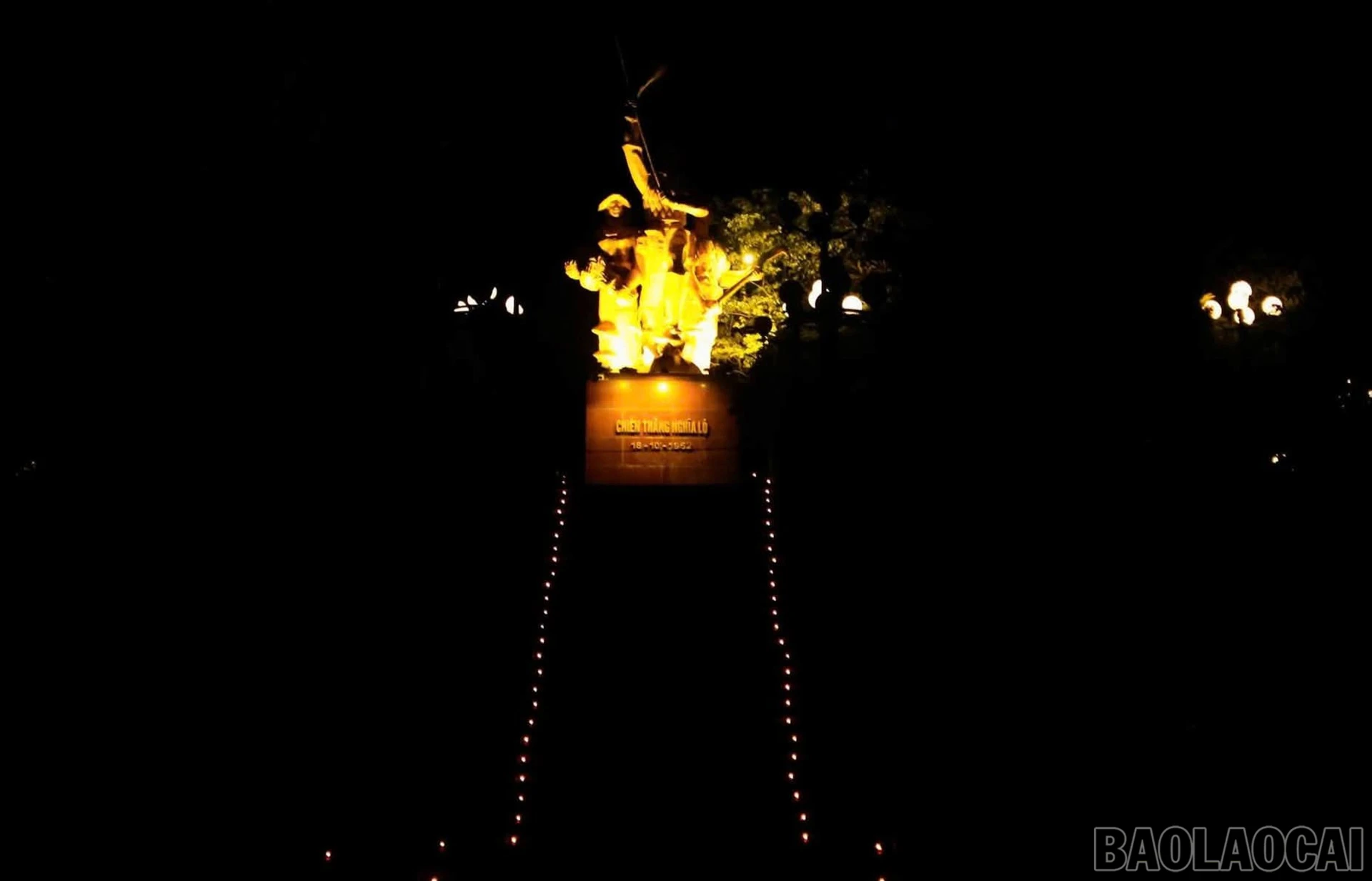 baolaocai-br_nhung-ngon-nen-duoc-thap-sang-ca-khu-di-tich-lich-su-cang-va-don-nghia-lo.jpg