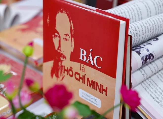 Cuốn sách Bác là Hồ Chí Minh của tác giả Lương Văn Phú.