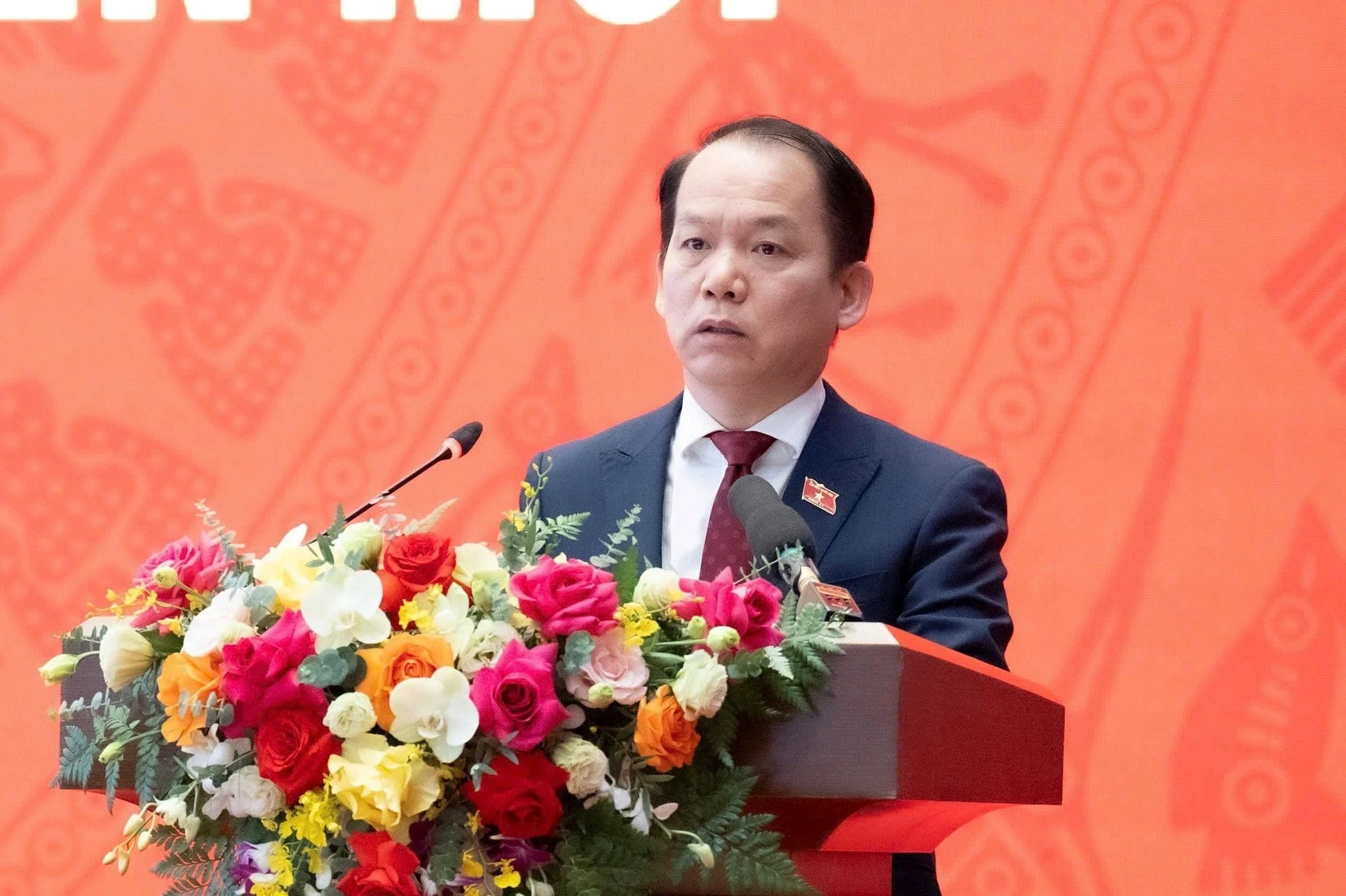 Chủ nhiệm Ủy ban Pháp luật và Tư pháp của Quốc hội Hoàng Thanh Tùng trình bày đề dẫn tại diễn đàn.