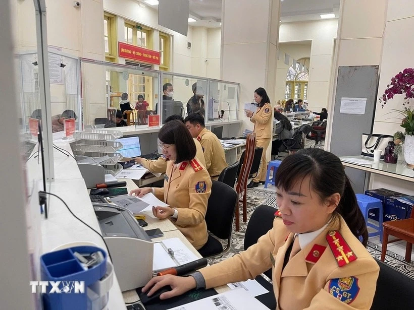 Phòng Cảnh sát giao thông, Công an thành phố Hải Phòng, tiếp nhận cấp, đổi giấy phép lái xe.